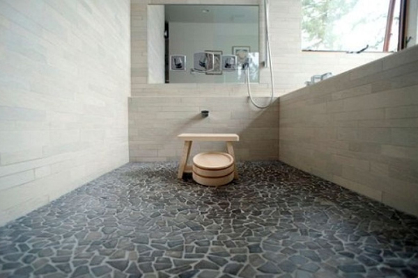 Gạch lát nhà tắm có bề mặt nhắm sẽ làm tăng khả năng chống trượt