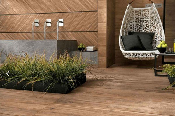 Sử dụng gạch ốp tường giả gỗ xem giúp không gian sống động hơn